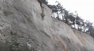 Bluff collapse events: new videos from the USA and Canada