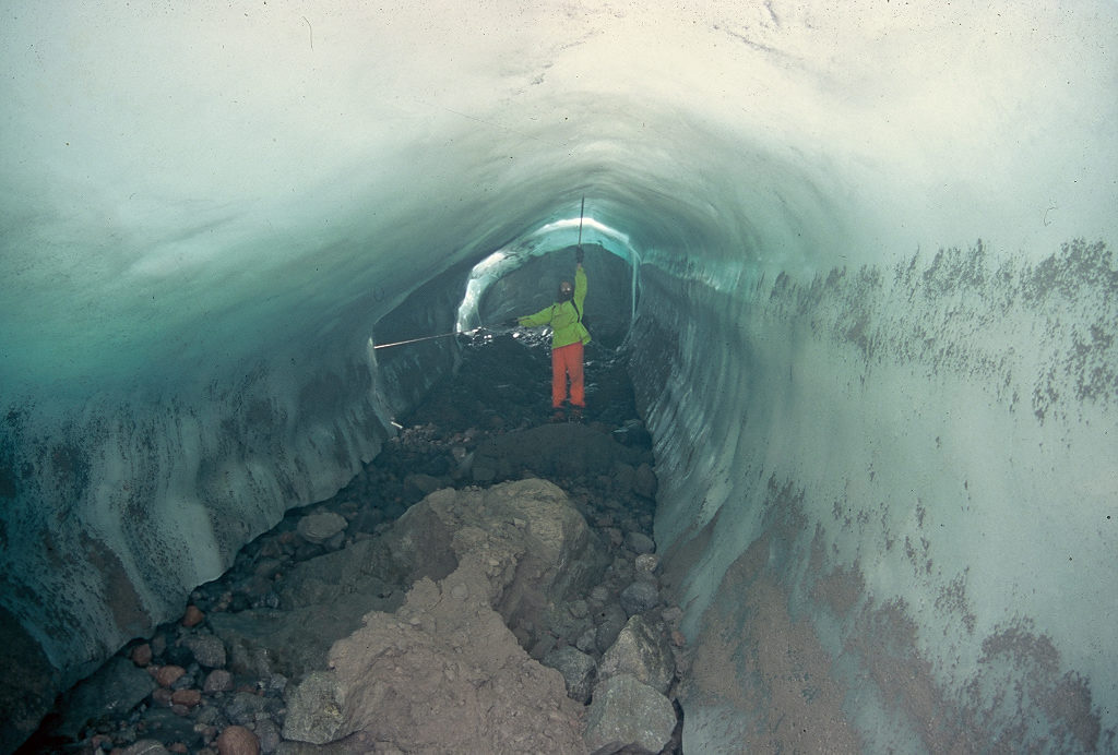 glacier tunnel-esker