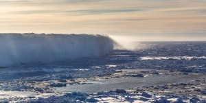 Shelf ice edge in the Atka Bay, eastern Weddell Sea, off the coast of West Antarctica. Credit: Alfred Wegener Institute/Stefan Hendricks. 