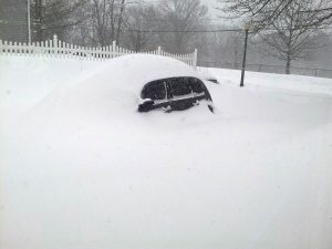 A car at the Massachusetts-New Hampshire border during the January 2015 nor'easter. New research shows melting Arctic sea ice is probably not behind recent cold winters in parts of Europe, Asia, and the United States. Credit: Medeis via Wikimedia Commons. 