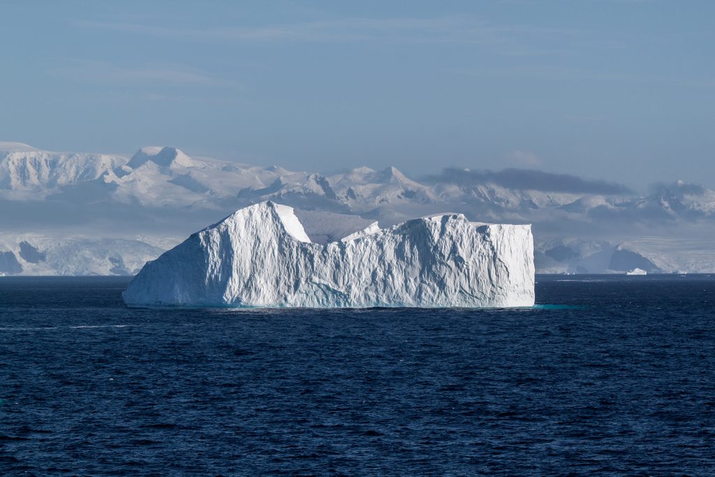 Researchers unravel drivers of large iceberg movement - GeoSpace - AGU ...