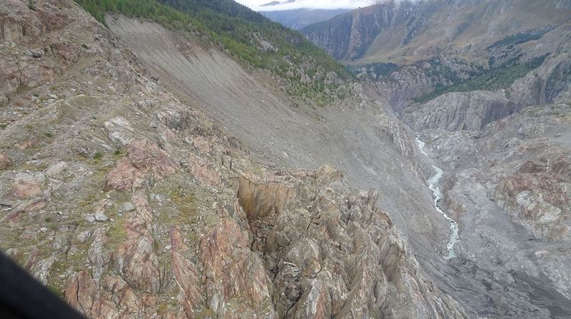 Image of the developing landslide at Aletsch in Switzerland, via Etat Du Valais and Le Nouvelliste