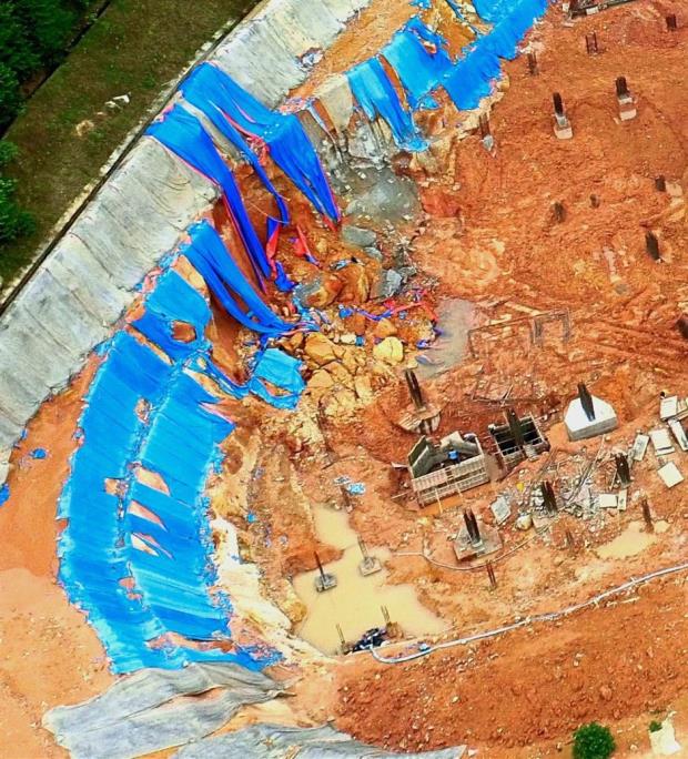 Tanjung Bungah: a major construction site landslide in Malaysia that