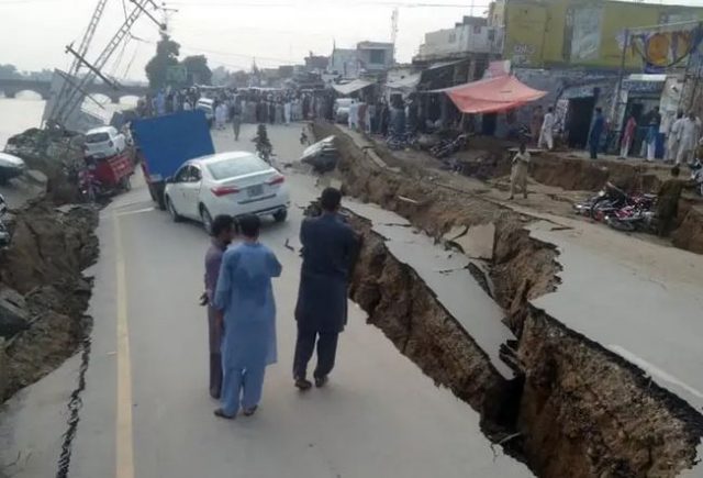 Lateral spreading from the Mirpur earthquake