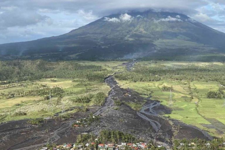 guinobatan-a-major-lahar-in-the-philippines-triggered-by-super-typhoon