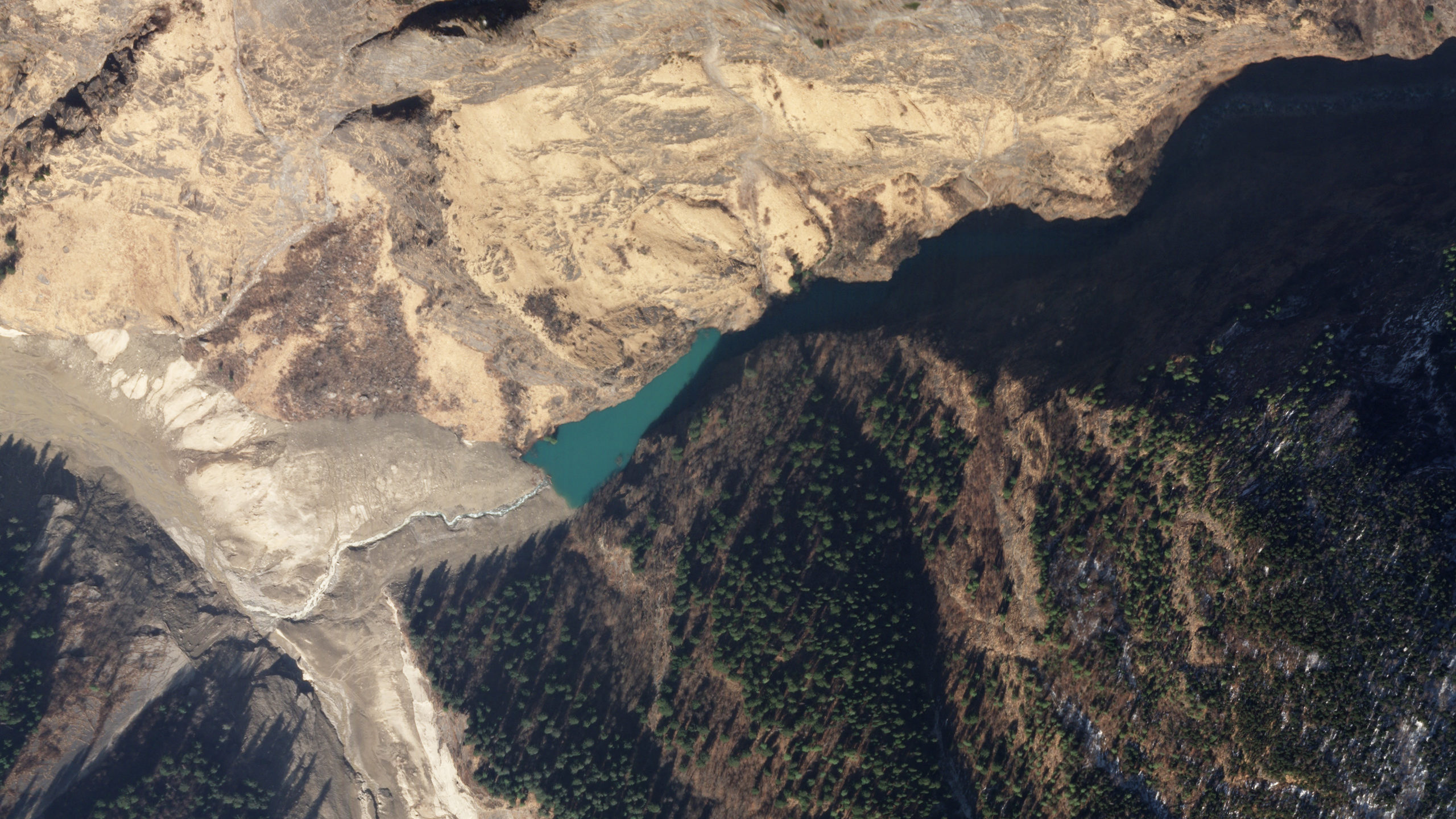 A perspective view of the landslide dam on the Rishi Ganga