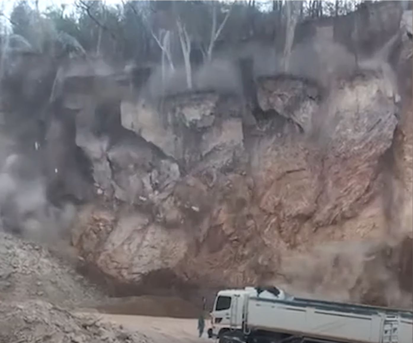 Further development of the quarry failure at Nakhon Ratchasima, northeast Thailand. 