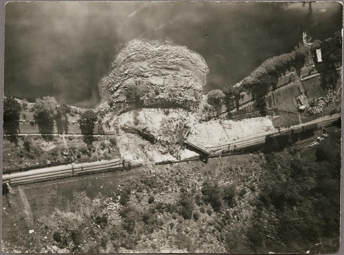 A vertical aerial photograph showing the aftermath of the 1918 landslide at Getå in Sweden.  