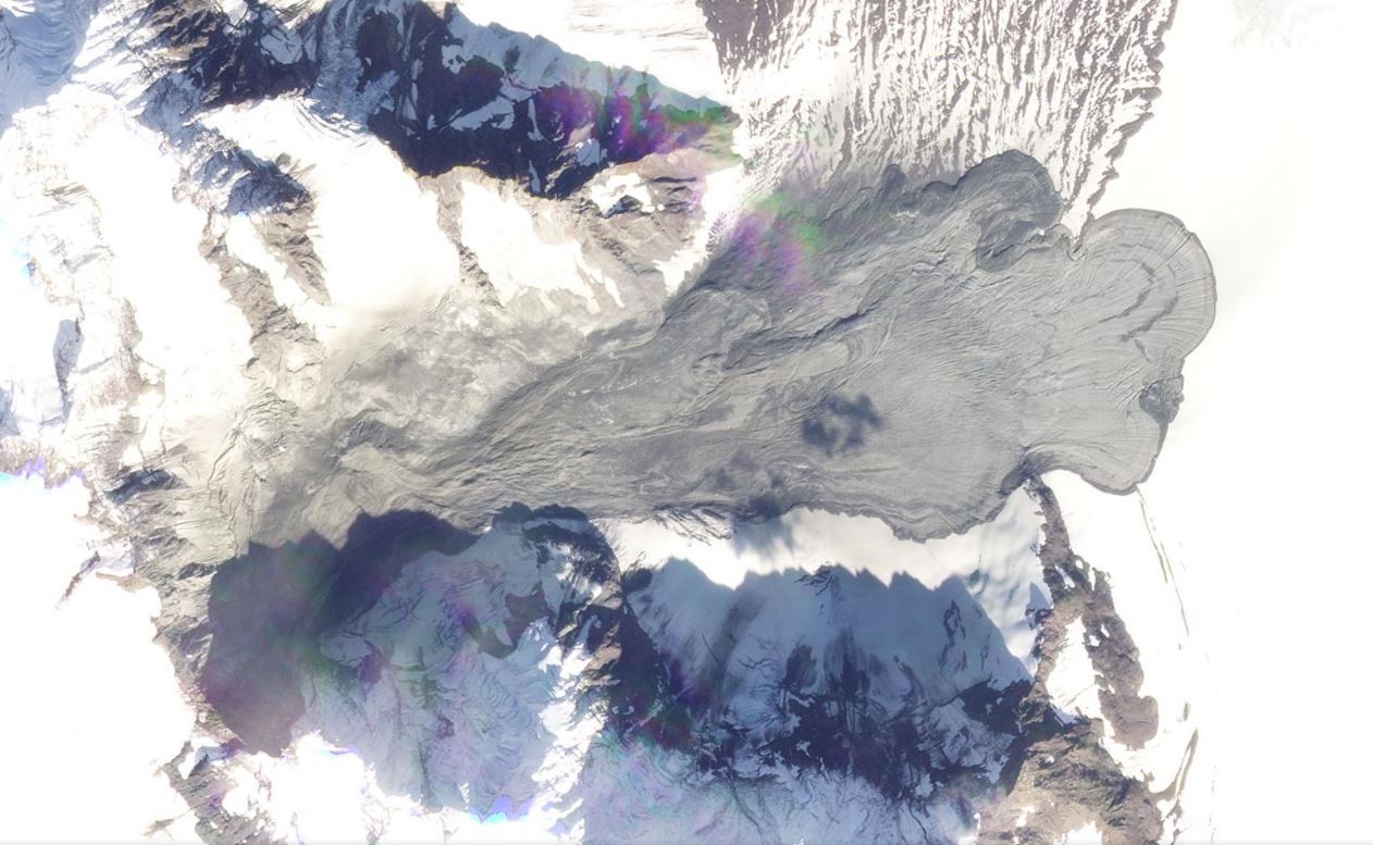 Satellite image of the 17 September 2022 rock avalanche at Lamplugh Glacier, collected on 18 September 2022. 