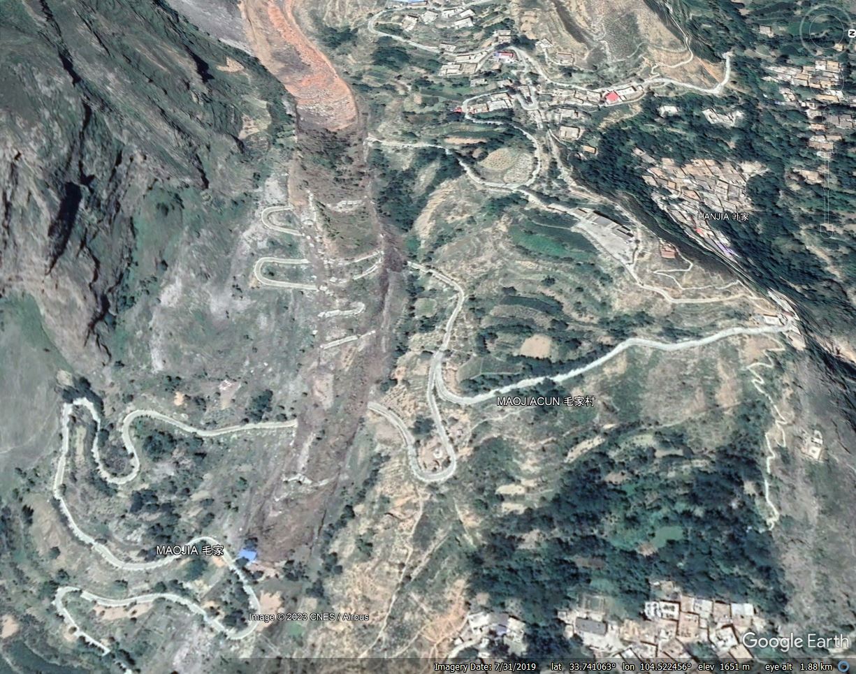 Google Earth imagery of the mid section of the 19 July 2019 Yahuokou landslide in Gansu Province, China.