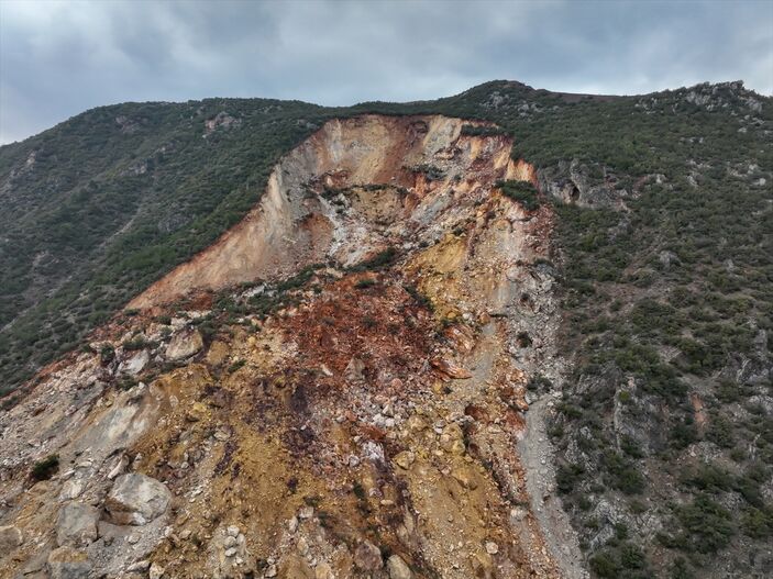 The crown and upper reaches of the valley-blocking landslide near Islahiye, Turkey. 