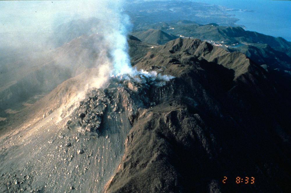 Unzen Volcano, Japan, 1991. Aerial view of northeast side of Unzen lava dome. Photo by T. Kobayashi, Univ. Kagoshima. Japan, November 2, 1991. (From the USGS Photo Library, http://library.usgs.gov/photo/#/item/51dc310fe4b0f81004b79ec5)