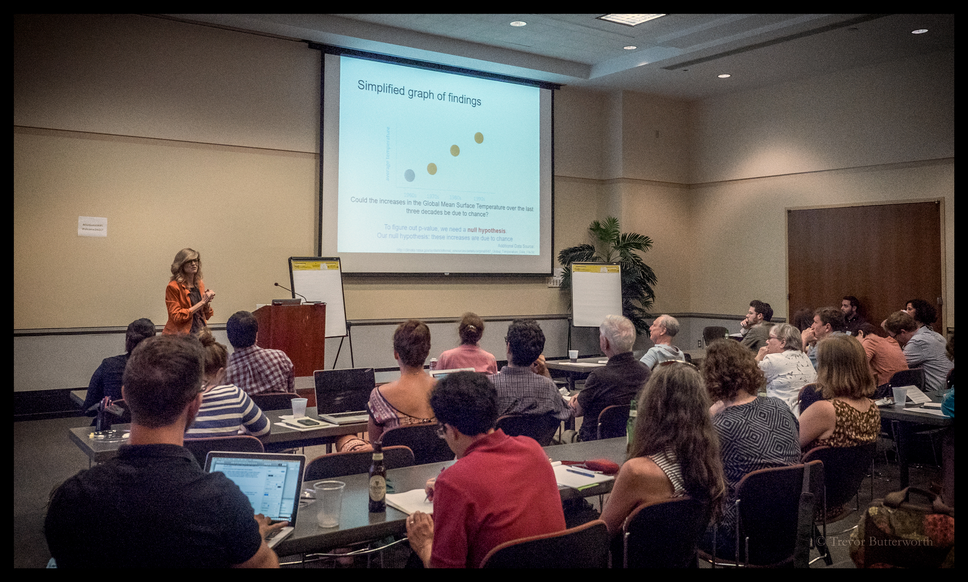 Dr. Regina Nuzzo, Professor at Gallaudet University and STATS.org statistical advisory board member, talks about p-values at our AGU statistics for science writer workshop. Photo credit - Trevor Butterworth