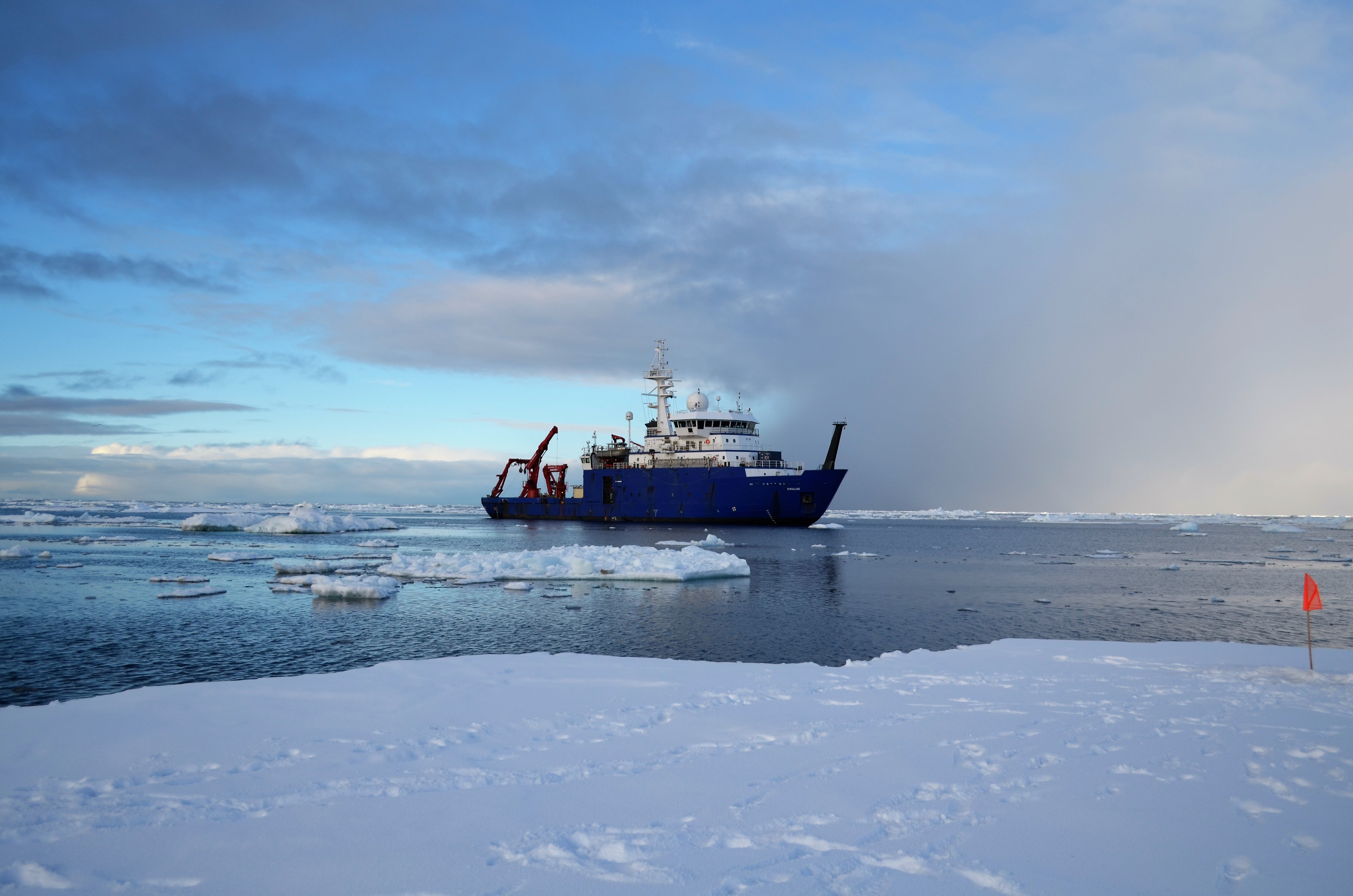 ship-from-ice-2