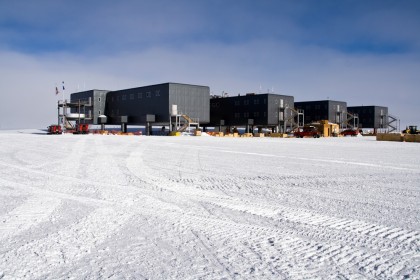 The clean air sector at the South Pole is on the other side of Amundsen Scott Station. Dan's photo.