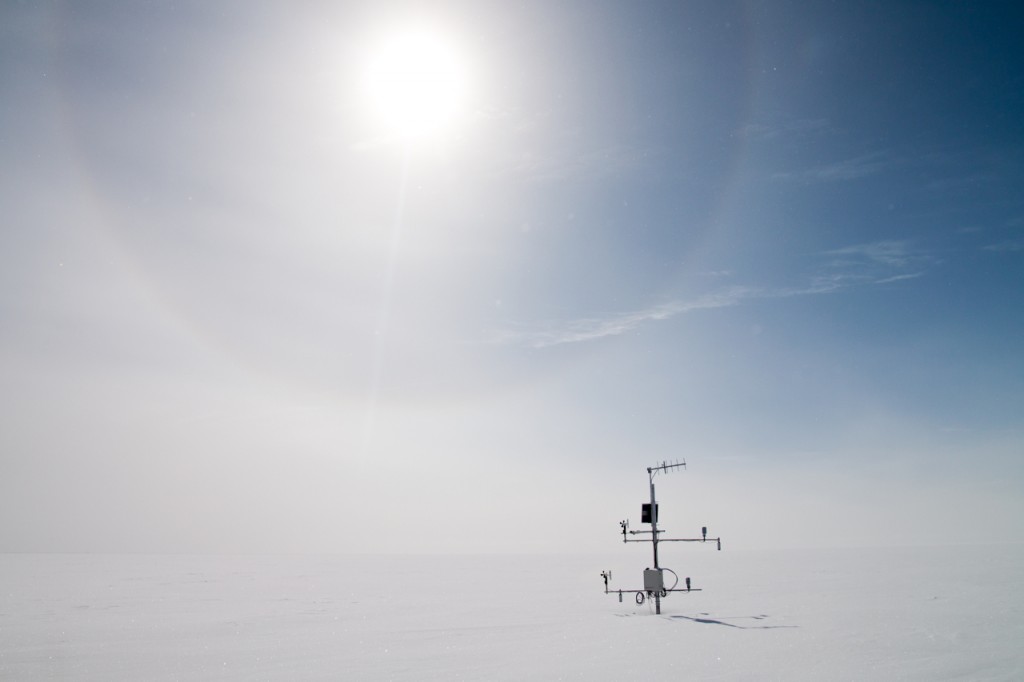 Solar halo over an automated weather station on the northern Greenland Icecap. Dan's picture. (rights reserved.)